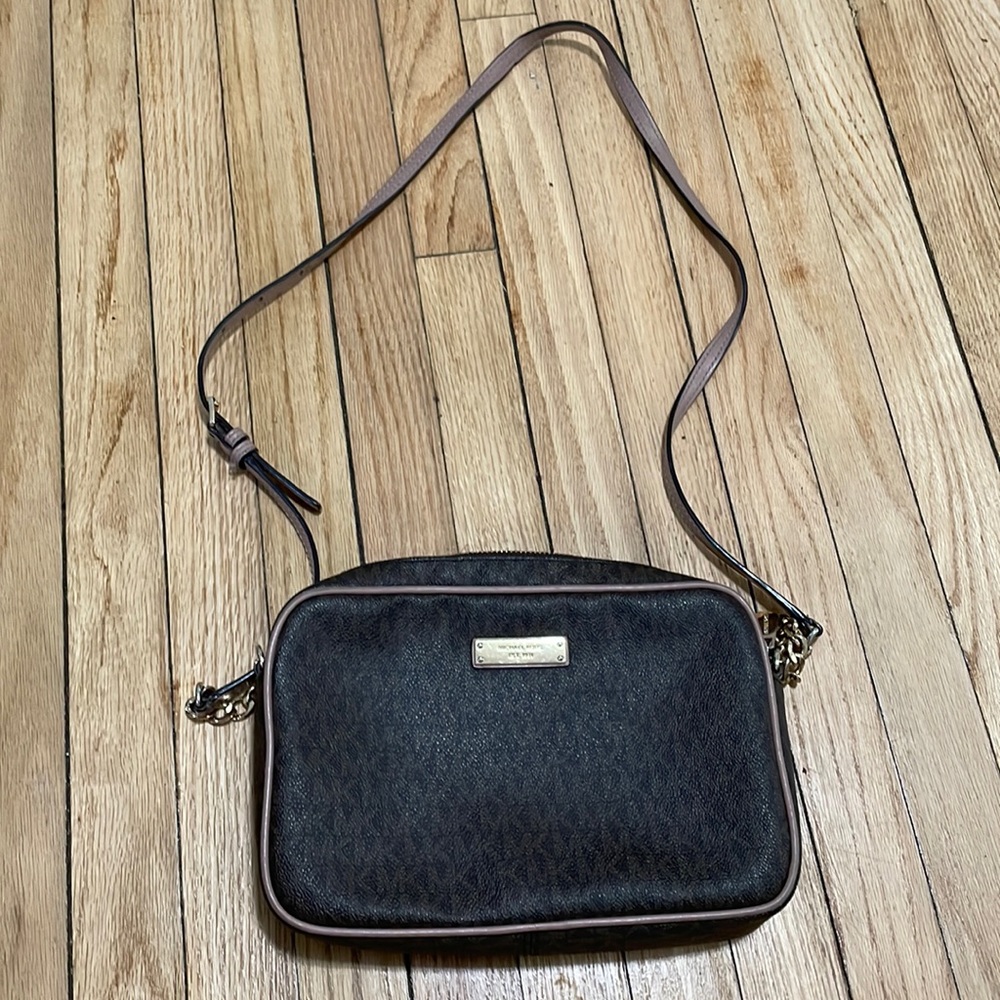 Michael kors cross body purse